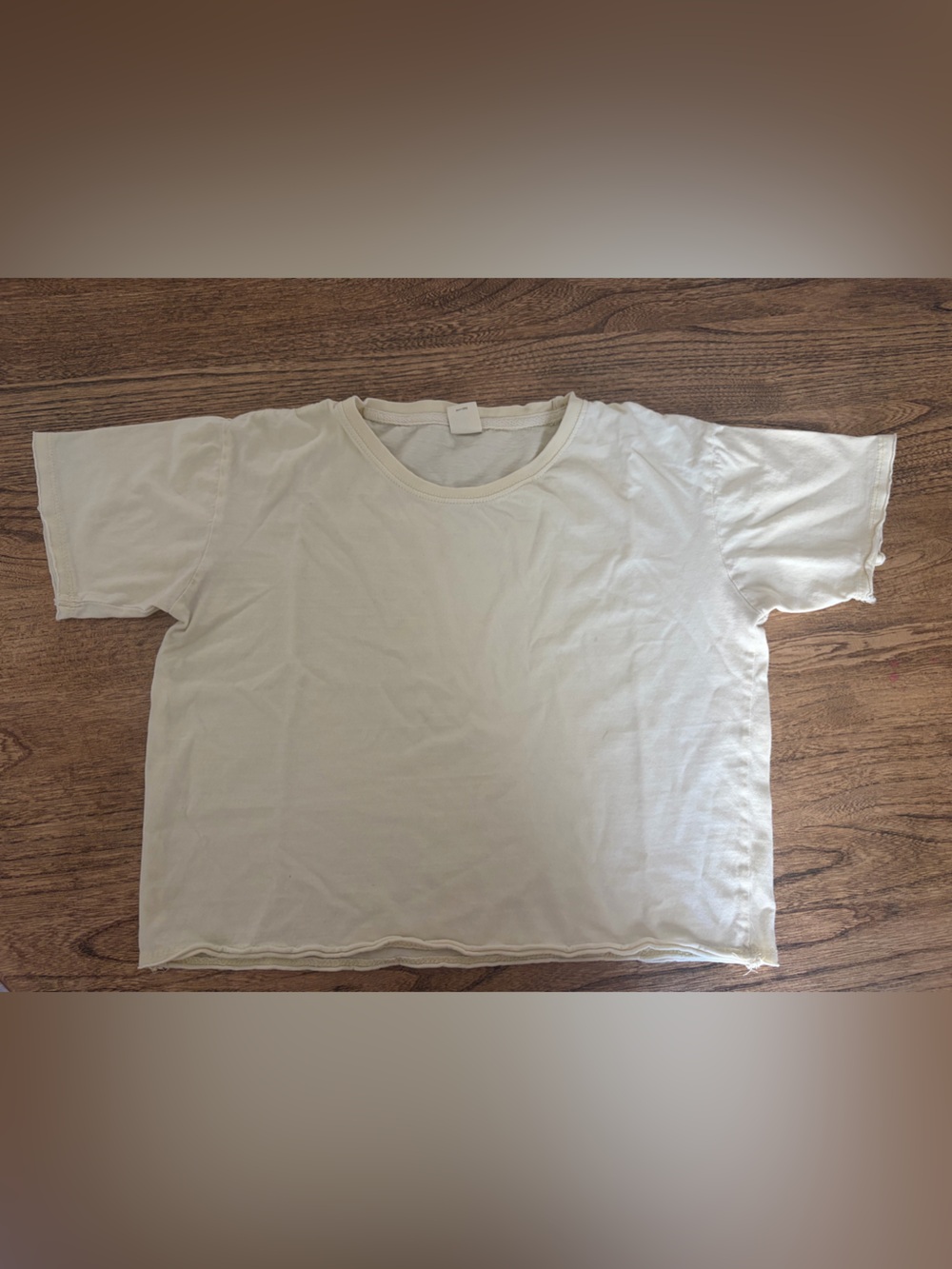 Small women’s t-shirt light yellow raw hem casual everyday top athletic wear